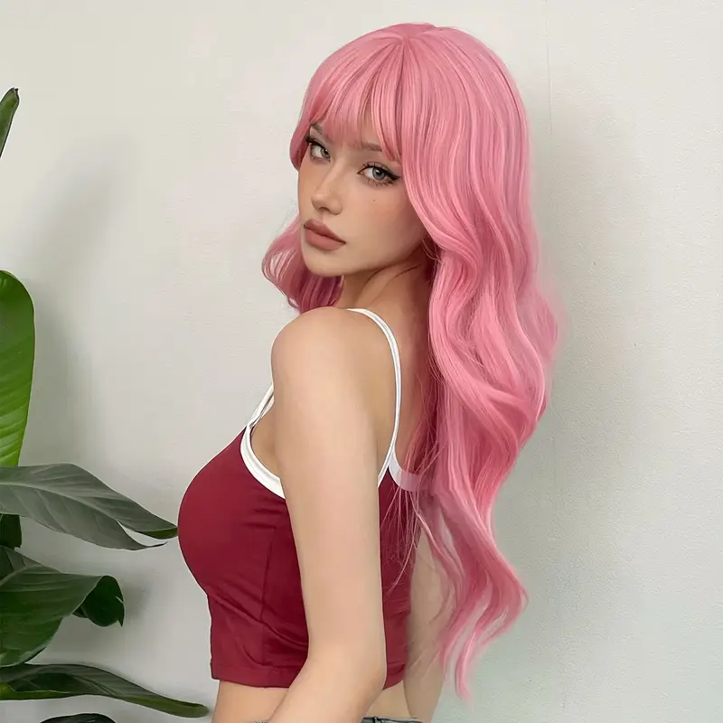 Parrucca rosa lunga ondulata con frangia – Realizzata in fibra sintetica, ideale per uso quotidiano, feste, cosplay e festival musicali. Lunghezza: 60,96 cm